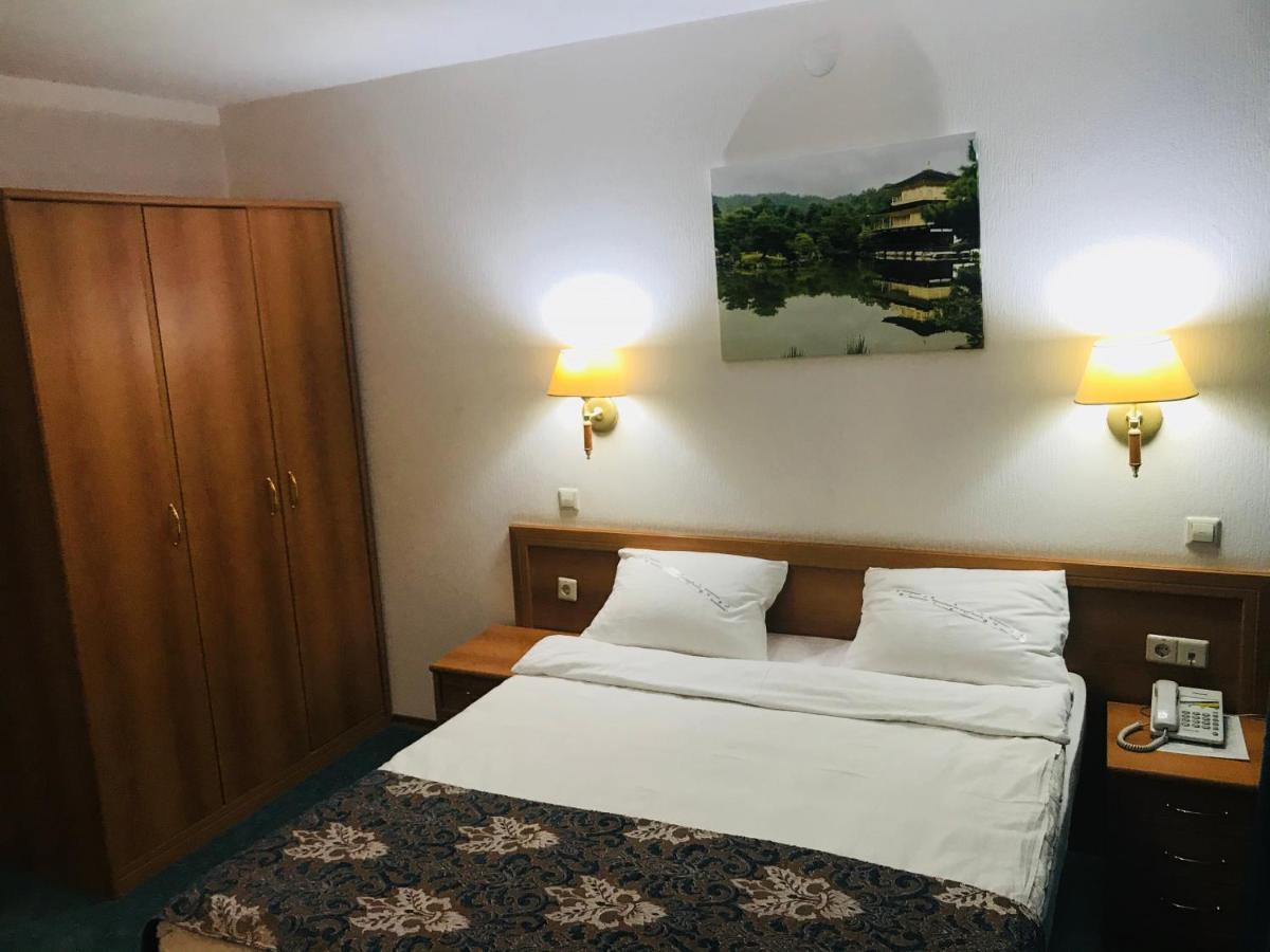 Green Hotel Atyraū エクステリア 写真