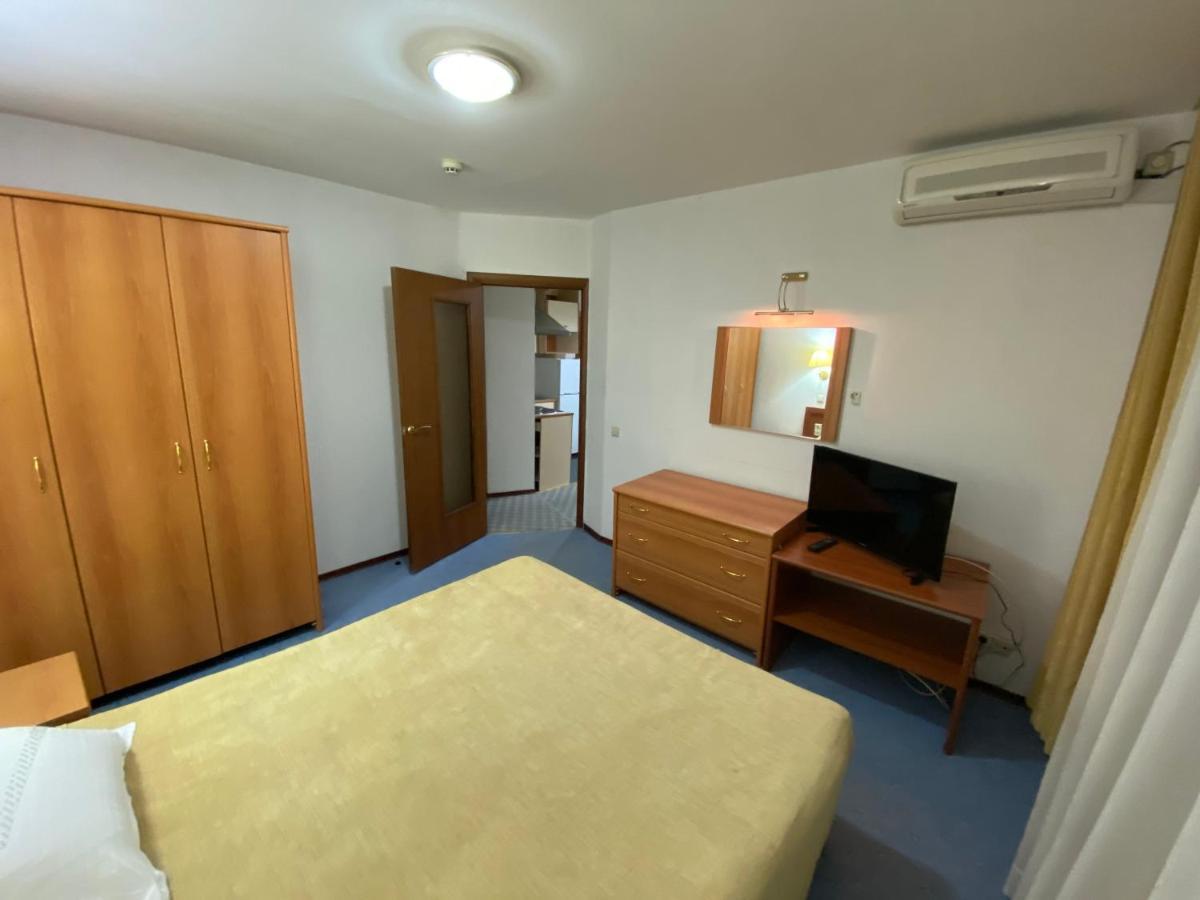 Green Hotel Atyraū エクステリア 写真