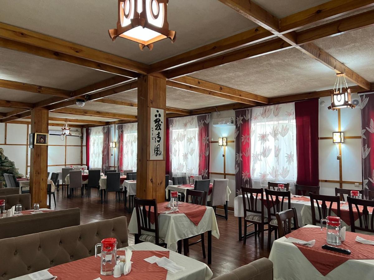 Green Hotel Atyraū エクステリア 写真