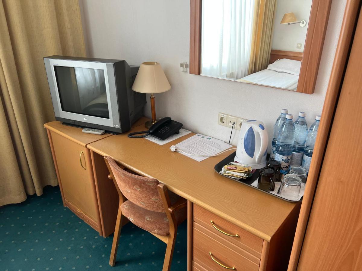 Green Hotel Atyraū エクステリア 写真