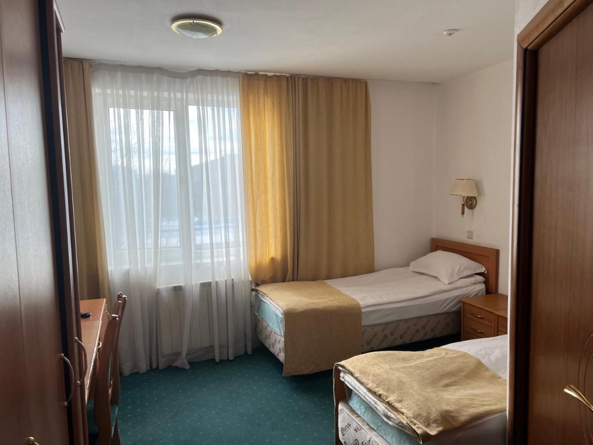 Green Hotel Atyraū エクステリア 写真