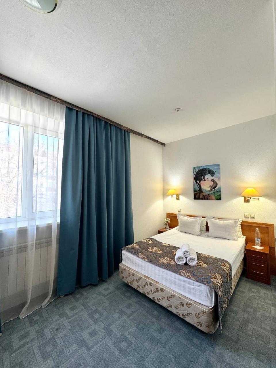 Green Hotel Atyraū エクステリア 写真