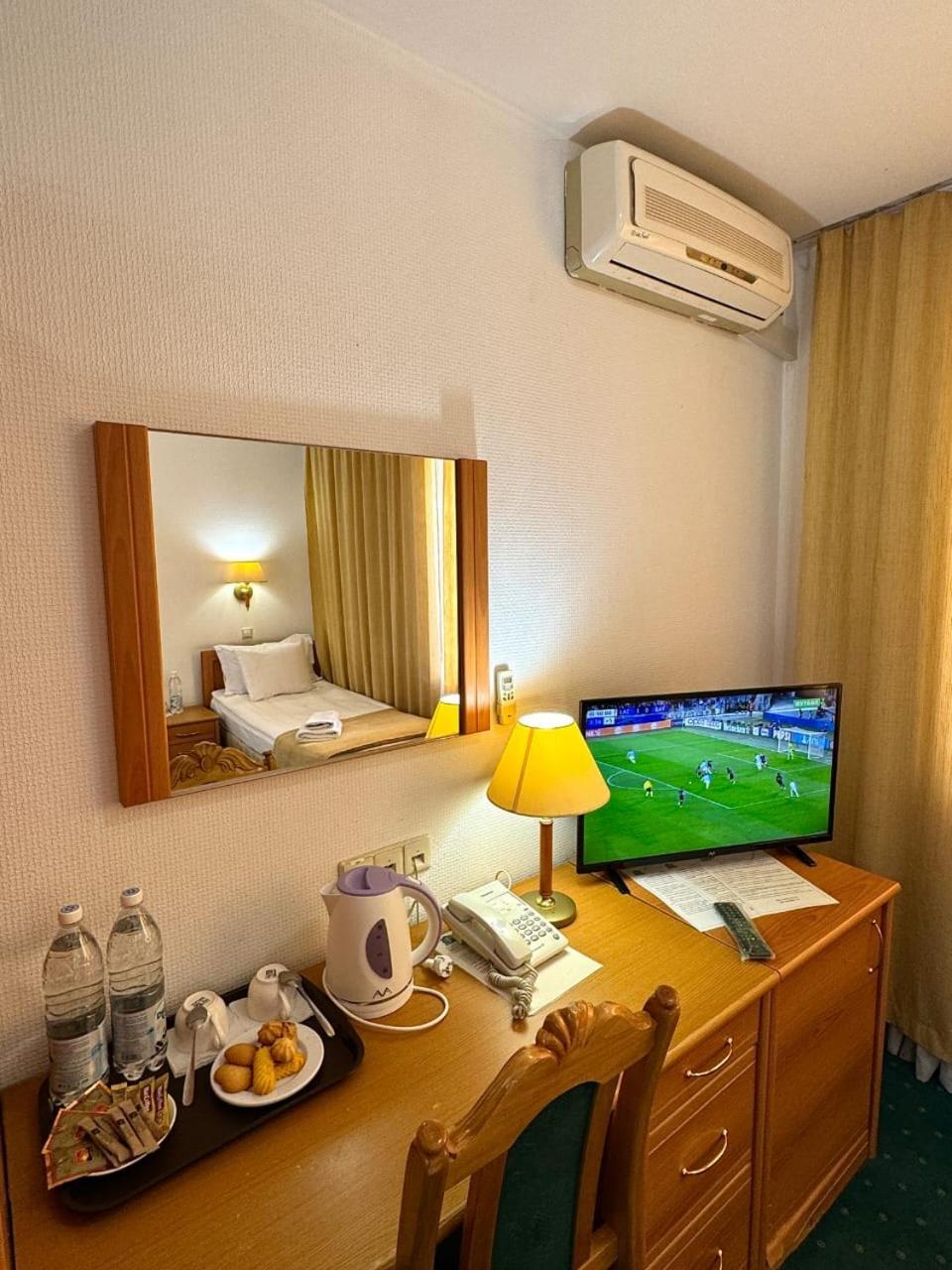 Green Hotel Atyraū エクステリア 写真
