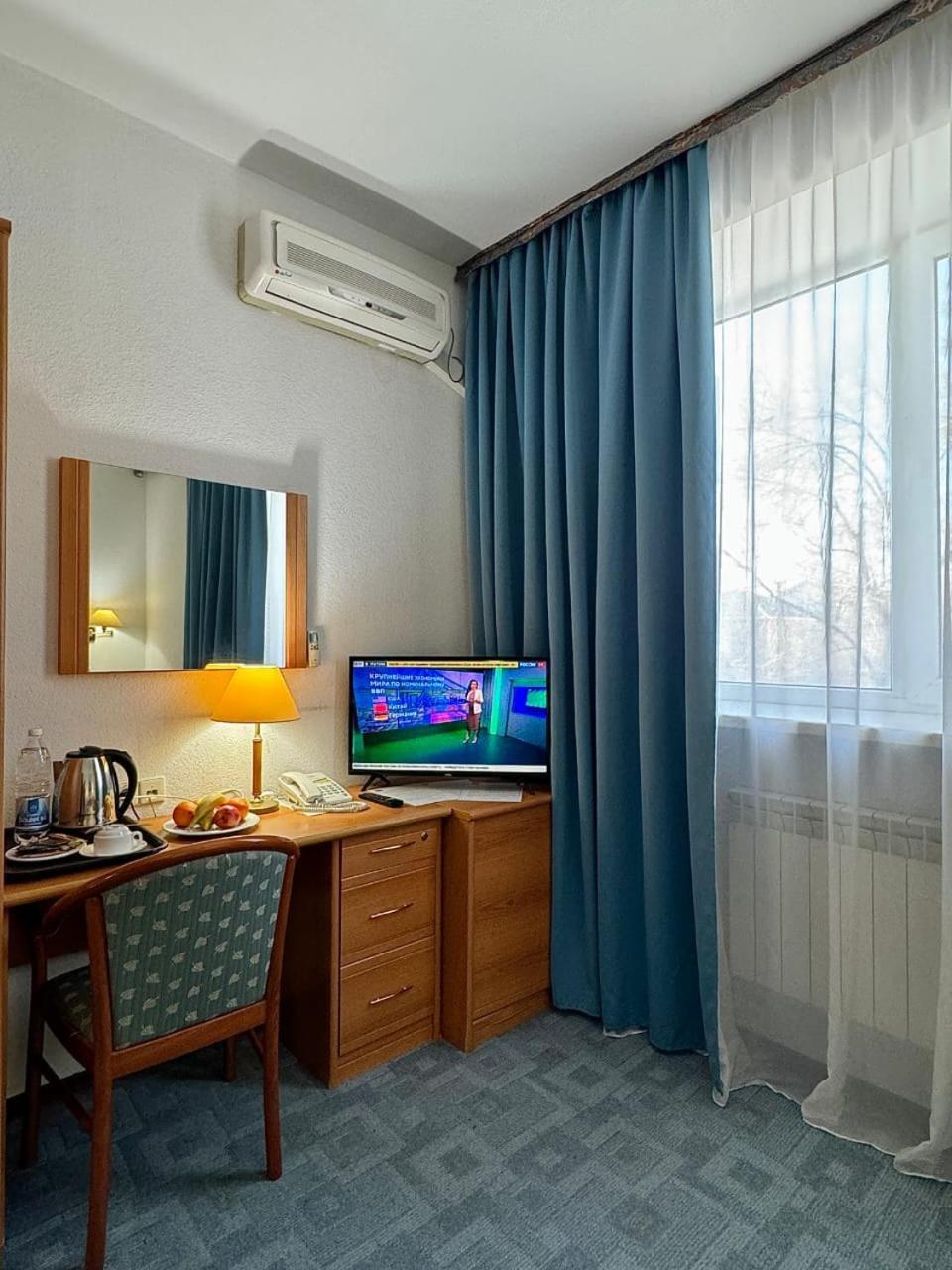 Green Hotel Atyraū エクステリア 写真