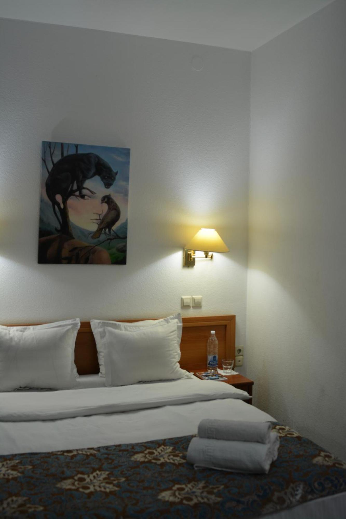 Green Hotel Atyraū エクステリア 写真