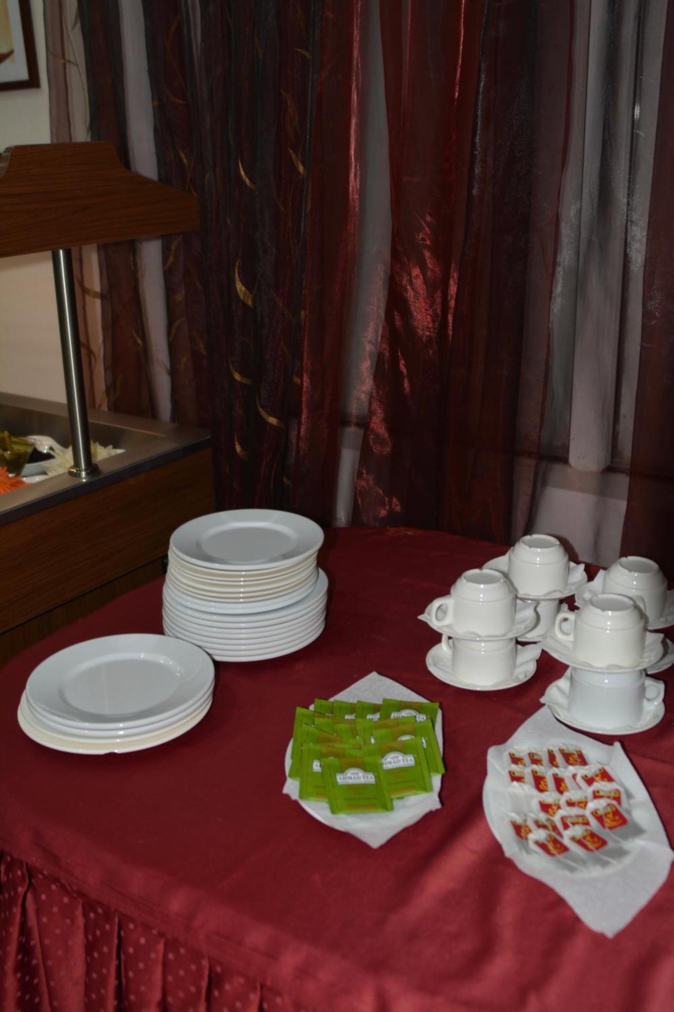 Green Hotel Atyraū エクステリア 写真