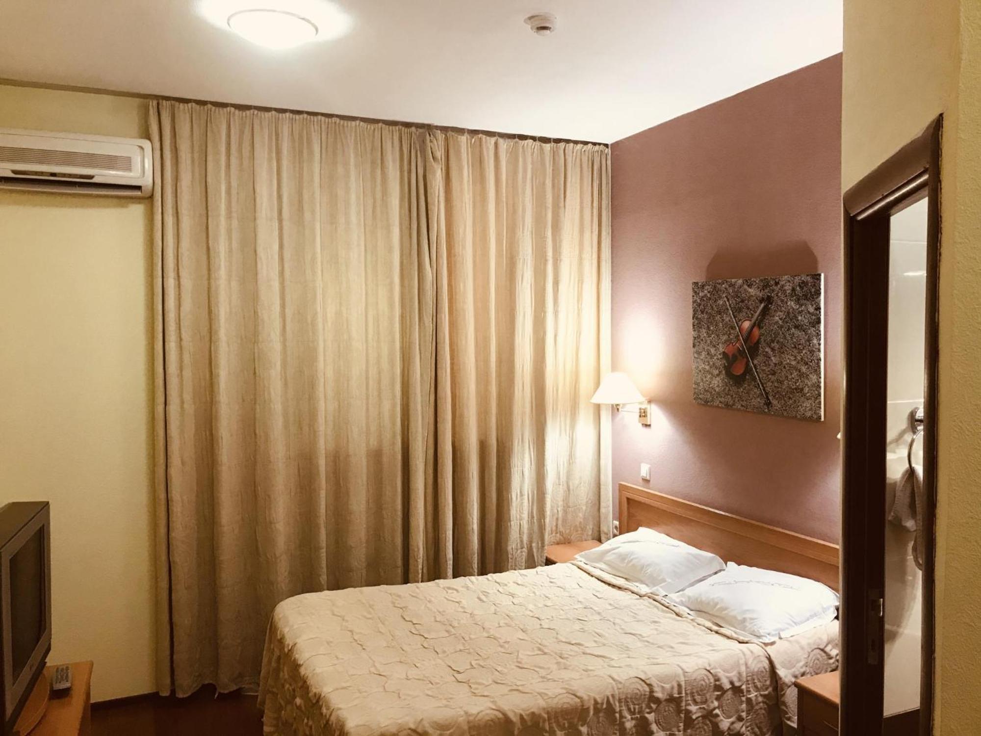 Green Hotel Atyraū エクステリア 写真